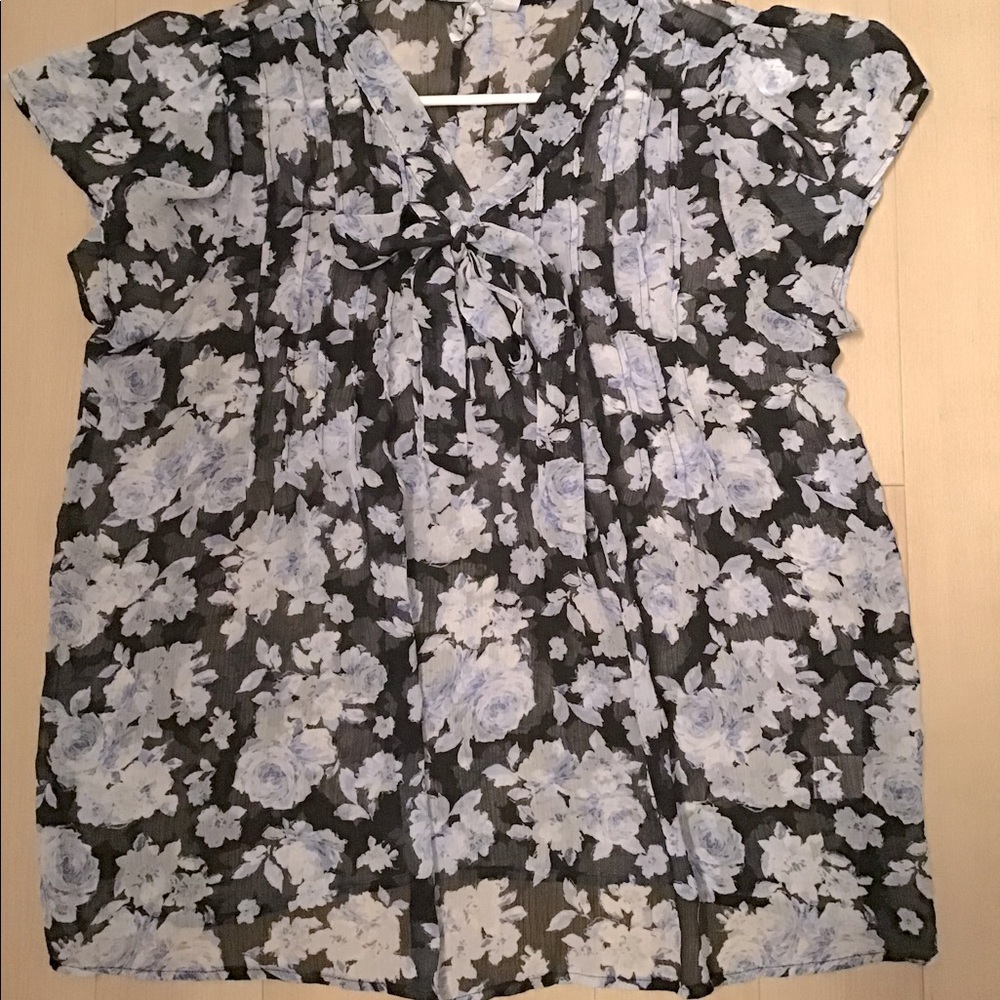 Elle sheer top, size L